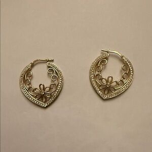 Elegant 18 kt Gold  Hoop Earrings with diamonds